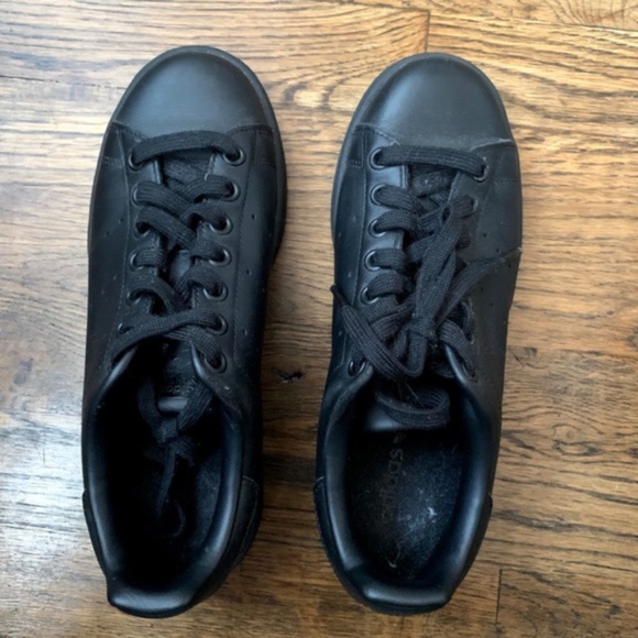 Stan Smiths in Core Black - Picture 5 of 6